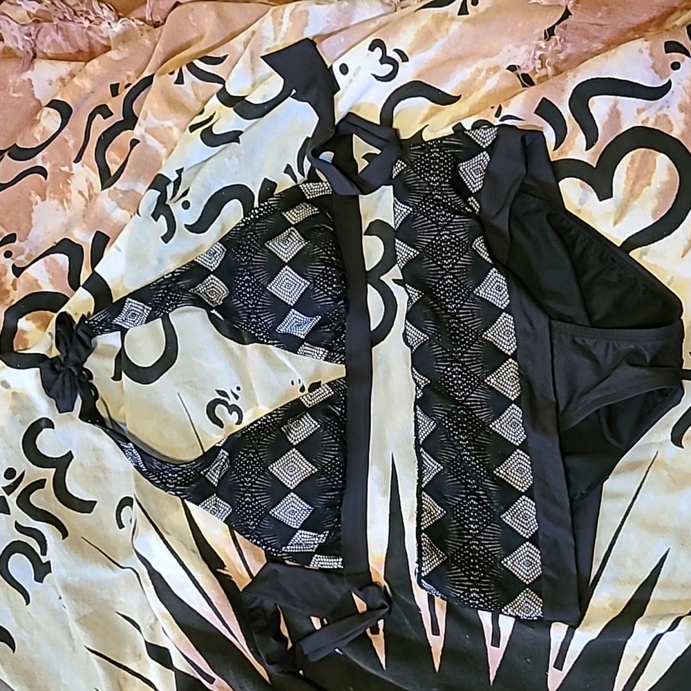 Kenneth Cole Never Worn Size L Bikini Super Sexy